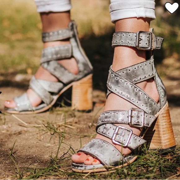 FREEBIRD BY STEVEN TANICA ICE LEATHER SANDALS W/SILVER STUD DETAILING SIZE 8 - Picture 7 of 7